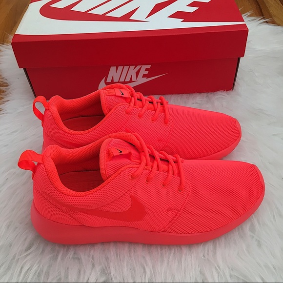 NEW Nike Rare Roshe One Women’s Sneakers - Picture 3 of 6